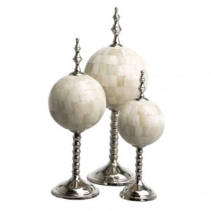 This stunning 3-piece set of Leonardo Objects is an excellent finish touch to coffee tables, shelves and other surfaces that call for a little extra something.
