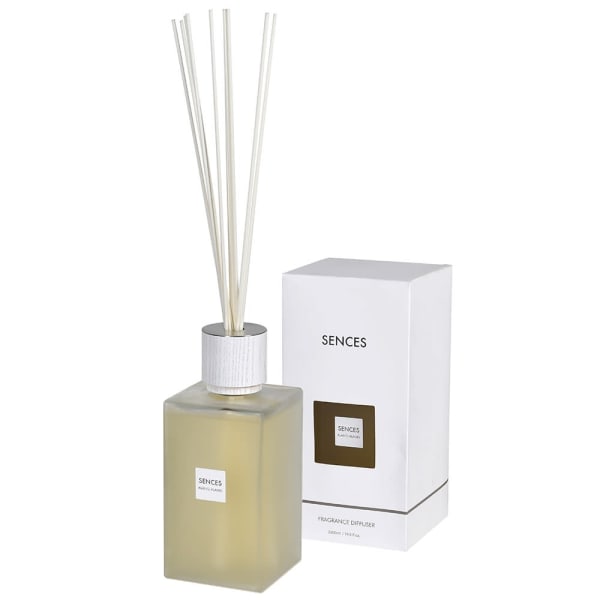 The White Extra Large Alang Alang Reed Diffuser gives to your room the smell of the paradise.